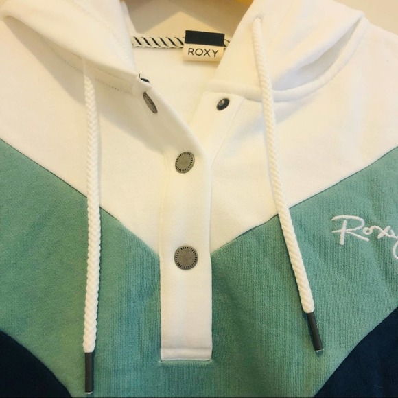 Roxy Women pouch pocket Pullover Hoodie. Size L - Picture 2 of 4